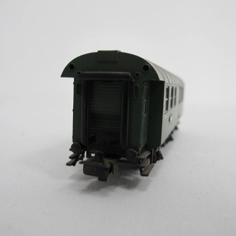 Green luggage and 2nd class - Image 7