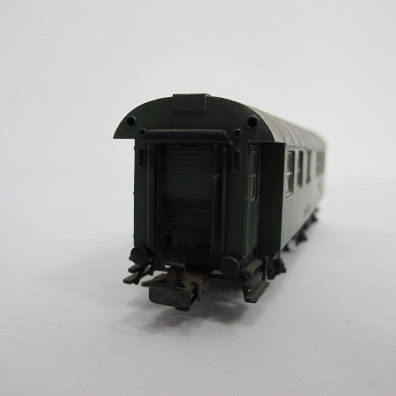 Green luggage and 2nd class - Image 3