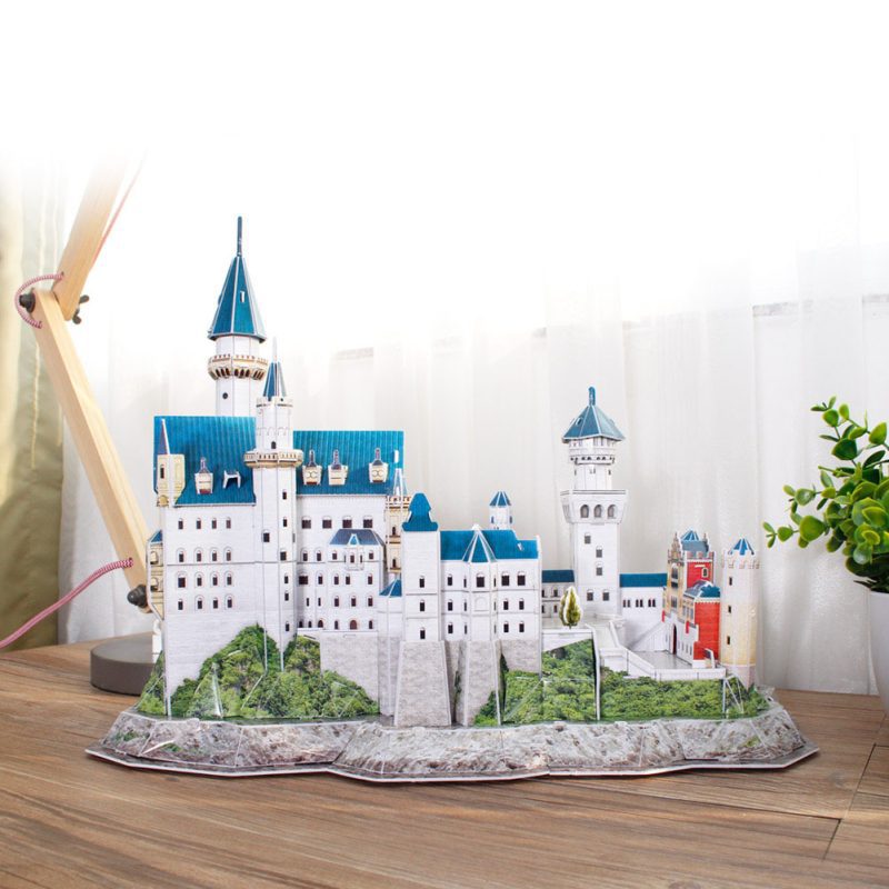 Neuschwanstein Castle 3D Puzzle - Image 3