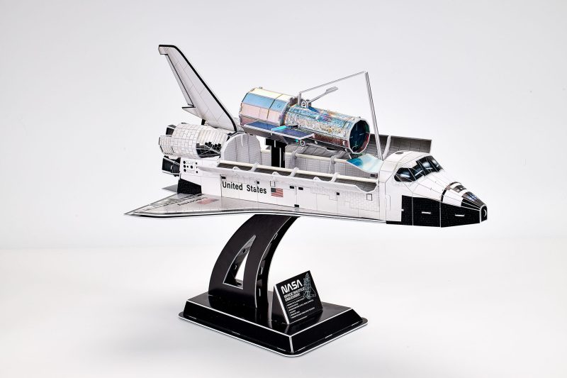 Space Shuttle Discovery Revell 3D Puzzle - Image 2