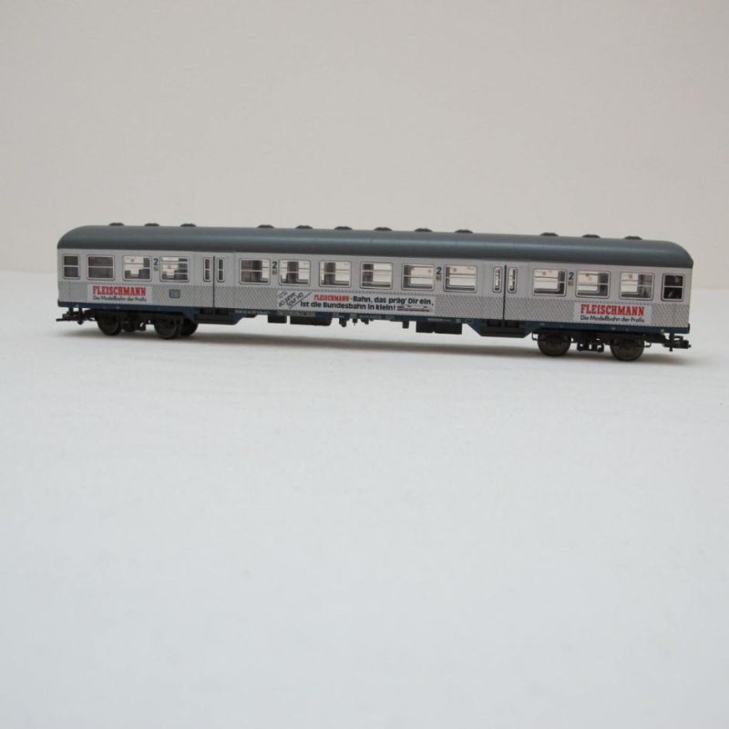 Commuter coach - 40th anniversary model - Image 11