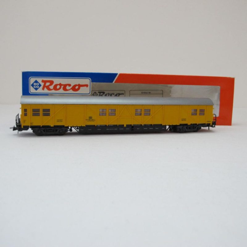 DB yellow standardised auxiliary equipment wagon