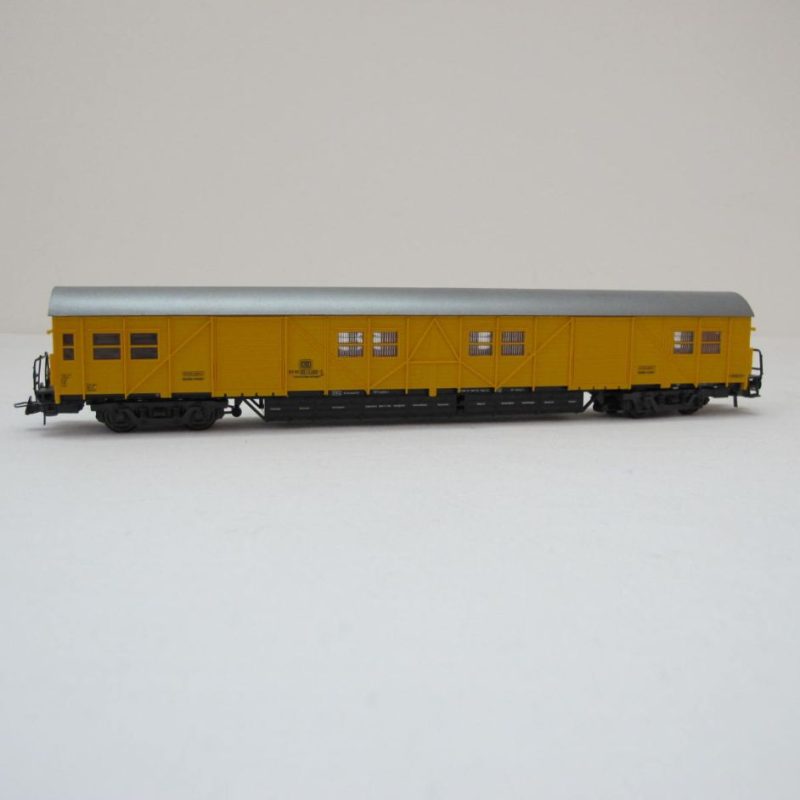 DB yellow standardised auxiliary equipment wagon - Image 2