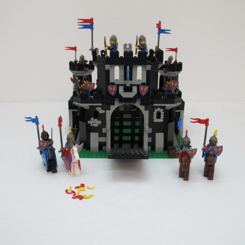 Black Monarch's Castle. Complete with instructions, no box - Image 8