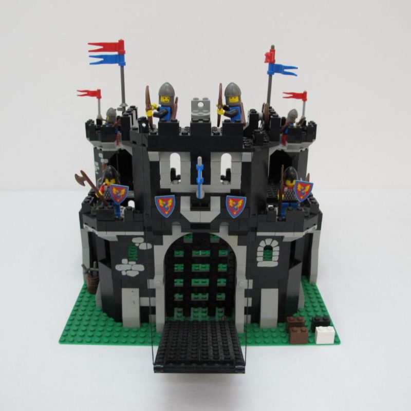 Black Monarch's Castle. Complete with instructions, no box - Image 14