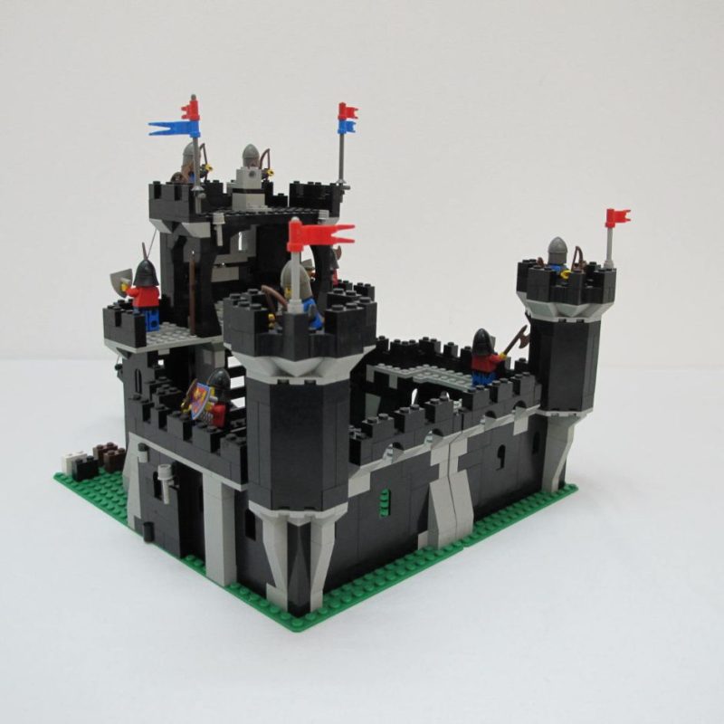 Black Monarch's Castle. Complete with instructions, no box - Image 2