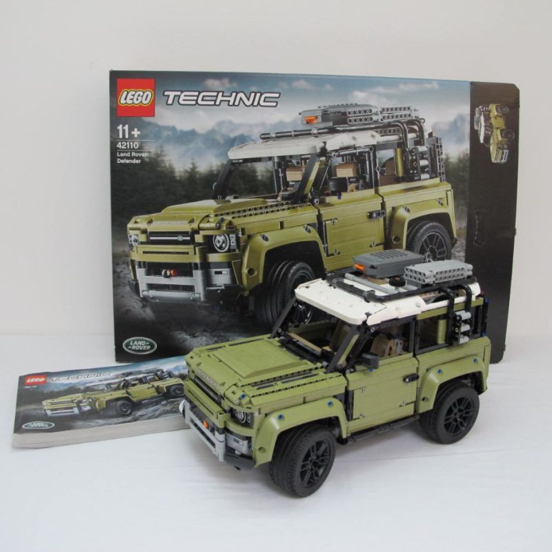 Land Rover Defender. Complete with instructions and box