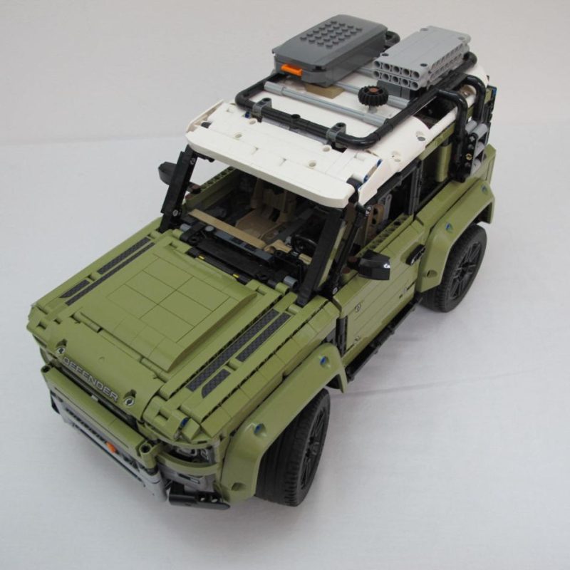 Land Rover Defender. Complete with instructions and box - Image 12