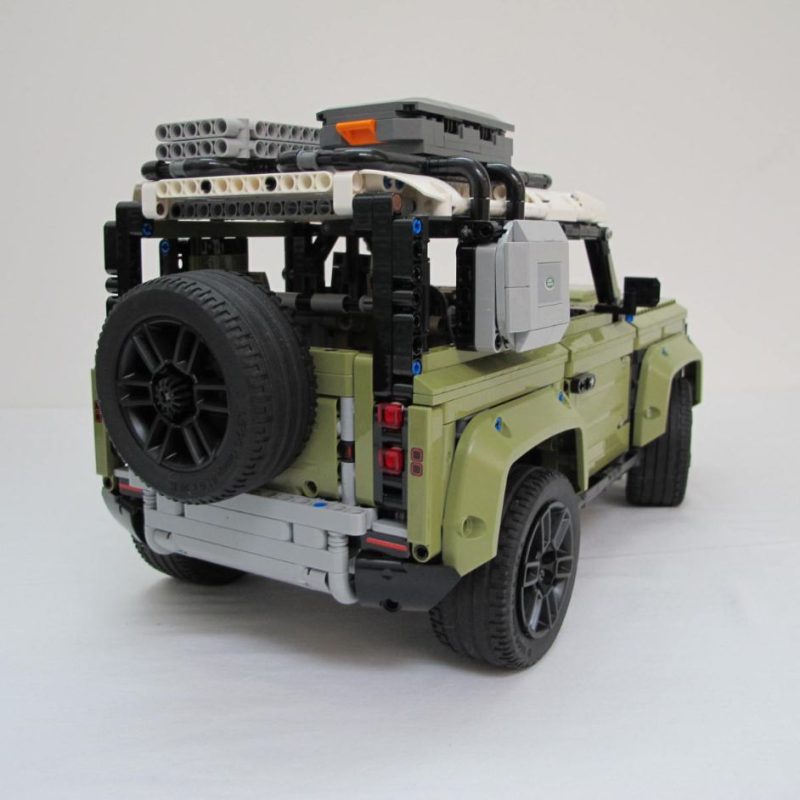 Land Rover Defender. Complete with instructions and box - Image 15