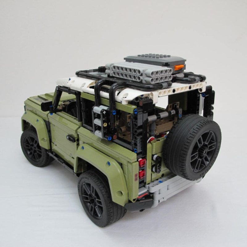 Land Rover Defender. Complete with instructions and box - Image 2