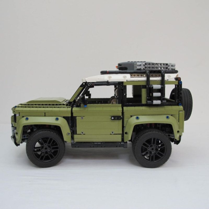 Land Rover Defender. Complete with instructions and box - Image 3