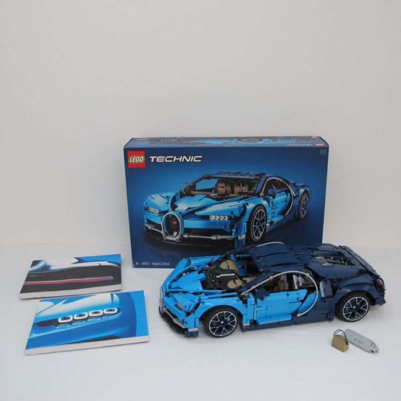 Bugatti Chiron. Complete with instructions and box