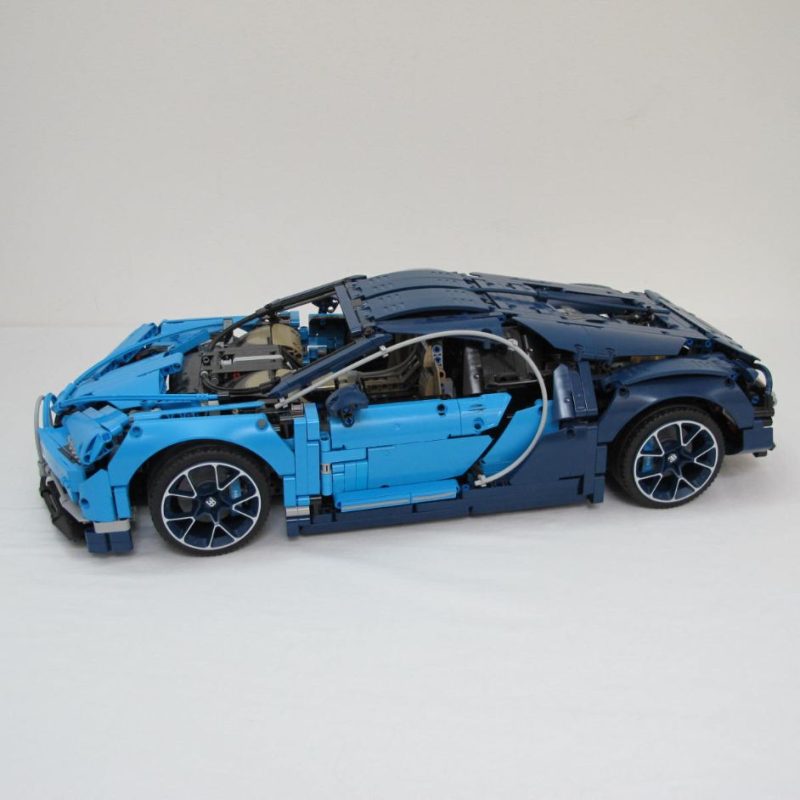 Bugatti Chiron. Complete with instructions and box - Image 5