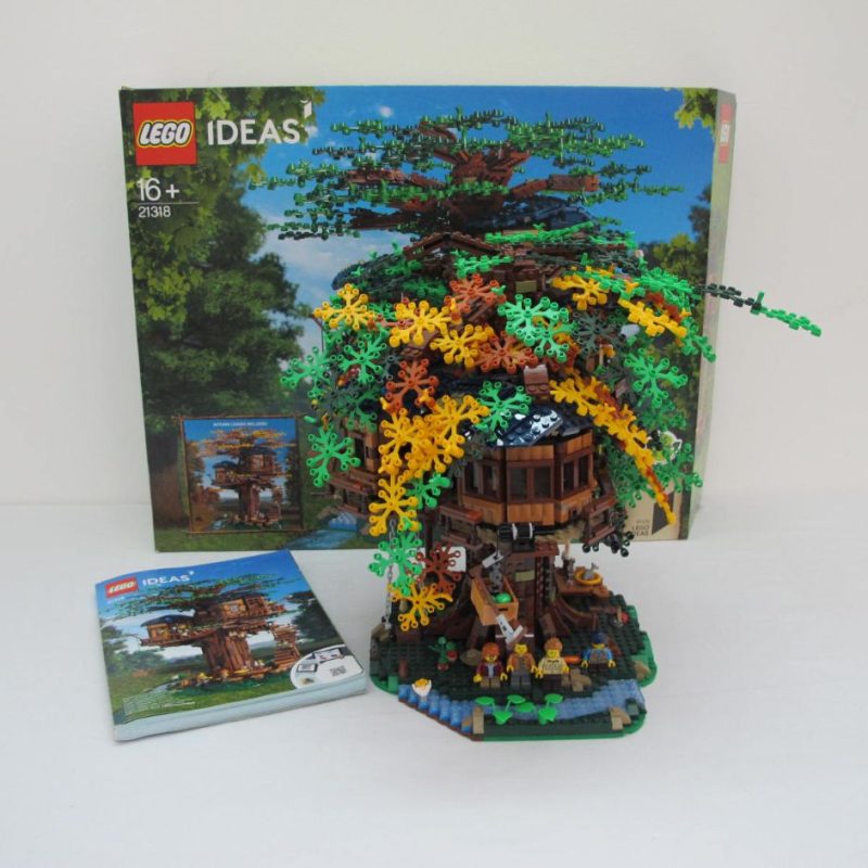 Tree House. Complete with instructions and box