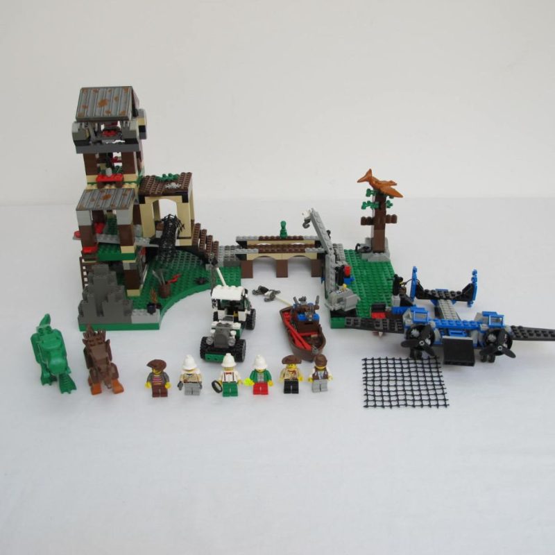 Dino Research Compound. Complete with instructions and box