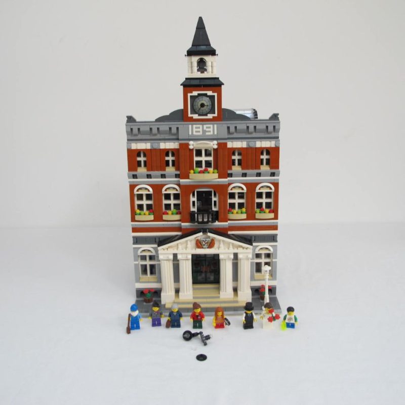 Town Hall. Complete with instructions and box - Image 6