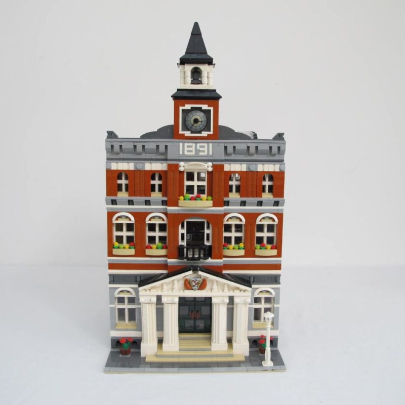 Town Hall. Complete with instructions and box - Image 13