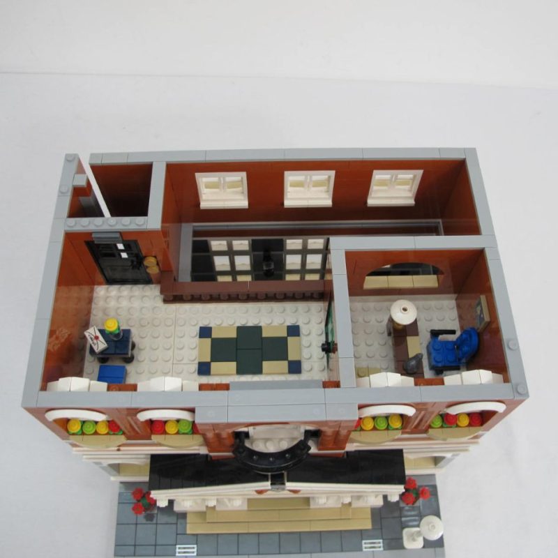 Town Hall. Complete with instructions and box - Image 19