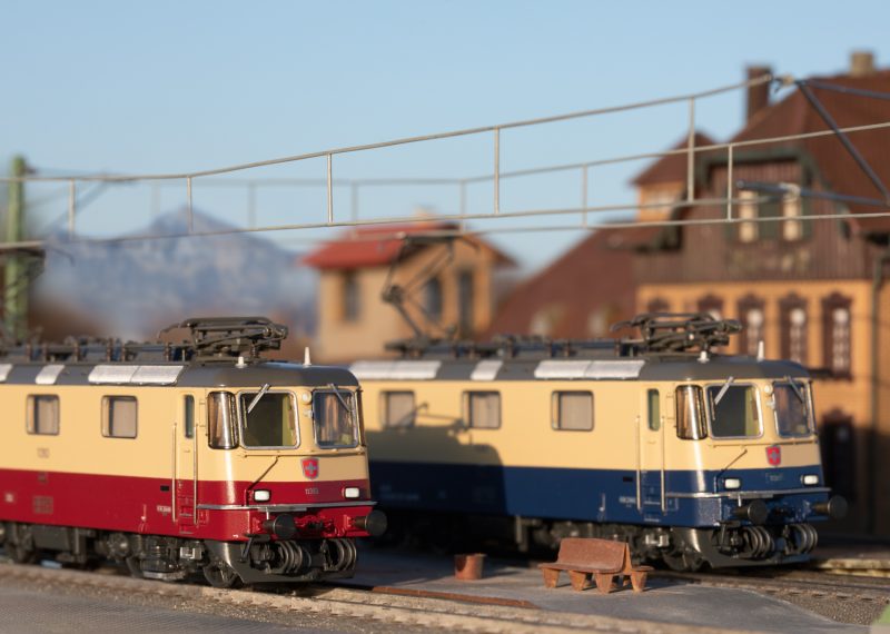 Märklin 37300 Class Re 421 Double Electric Locomotive Set