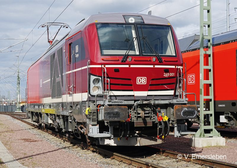 Märklin 39293 Class 249 Dual Power Locomotive