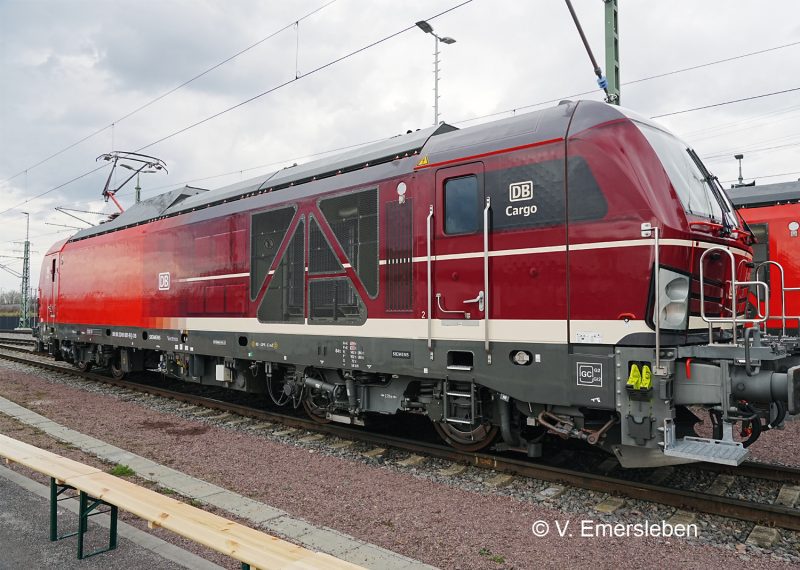 Märklin 39293 Class 249 Dual Power Locomotive