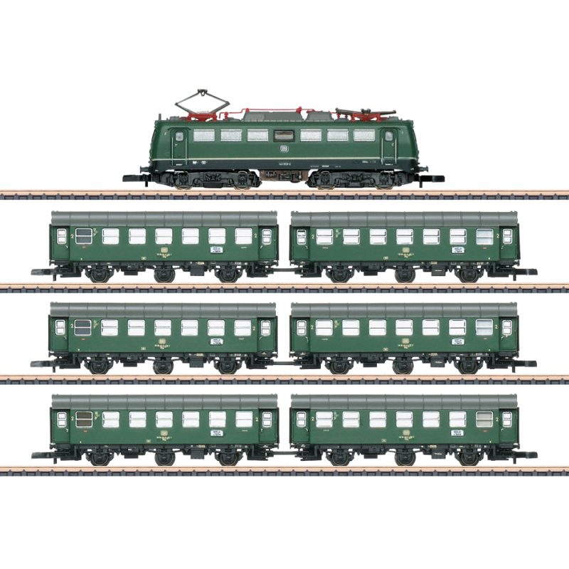 Märklin 81304 "Holidays Passenger Train" Set with a Class 140 Electric Locomotive
