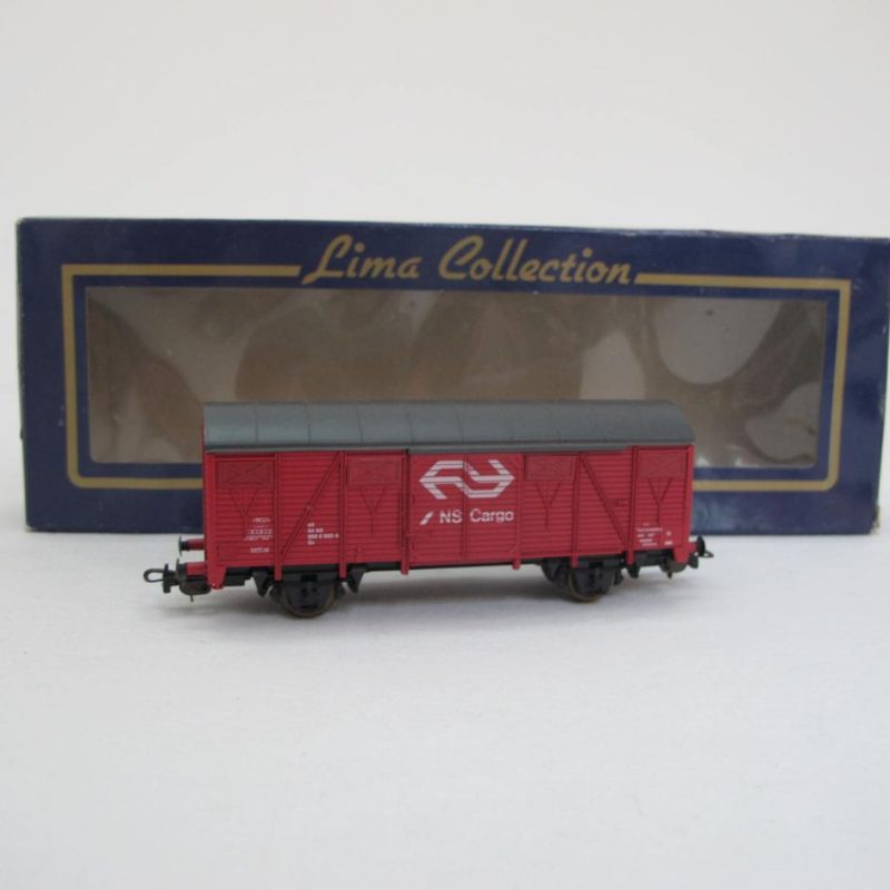 Closed freight wagon of the NS Cargo