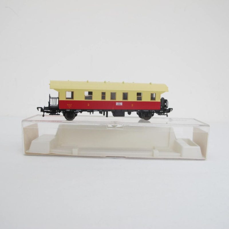 Passenger car Thunderbus SNCF Beige red