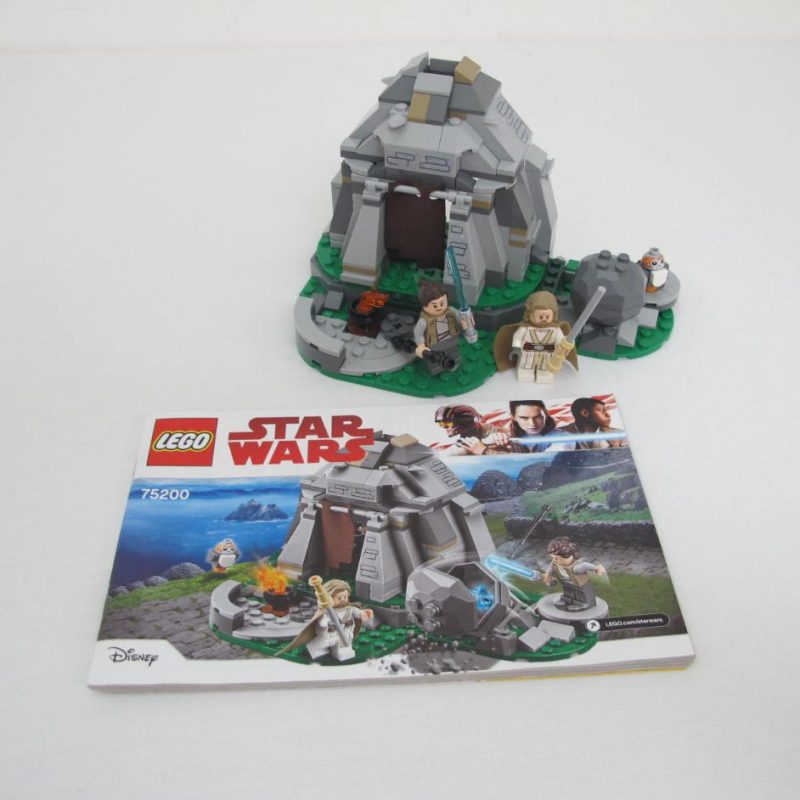 Ahch-To Island Training. Complete with instructions, no box