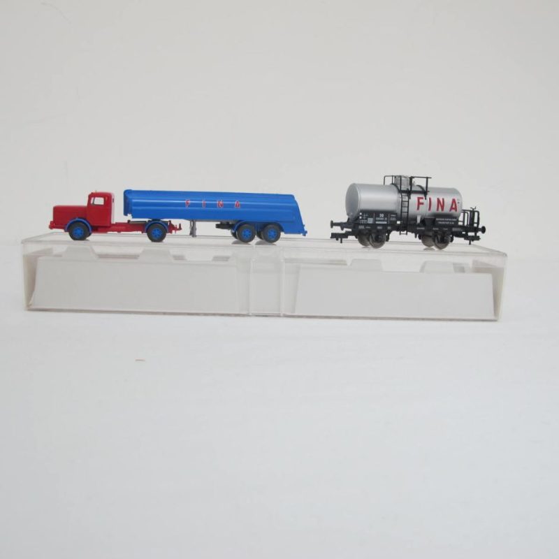 DB Fina tank wagon with truck