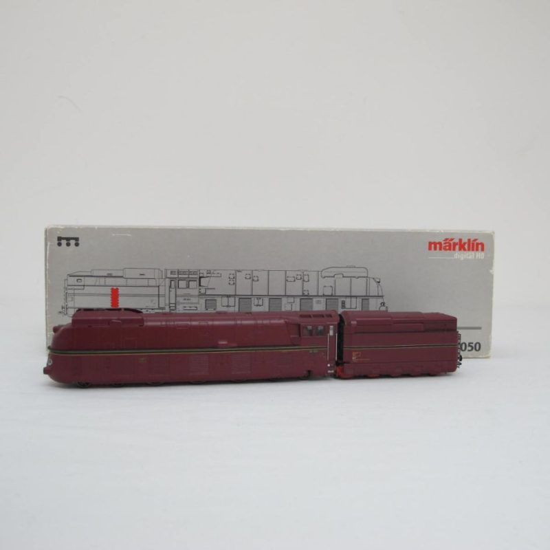 Steam Locomotive with Tender, streamline plating red