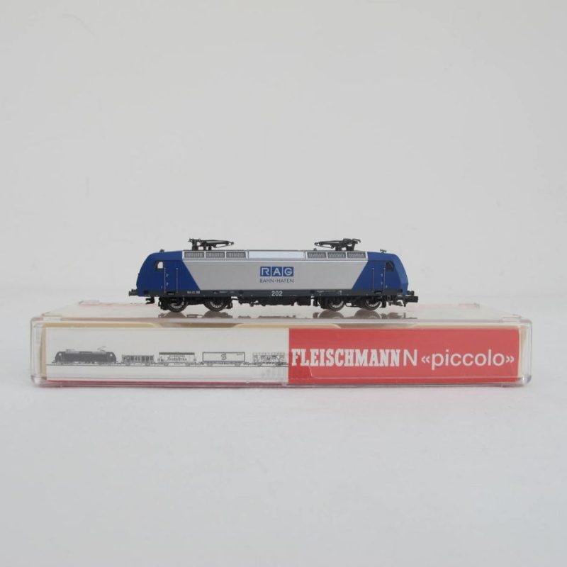 Electric locomotive (TRAXX F140 AC) BR 145, axle arrangement Bo'Bo', light grey/blue