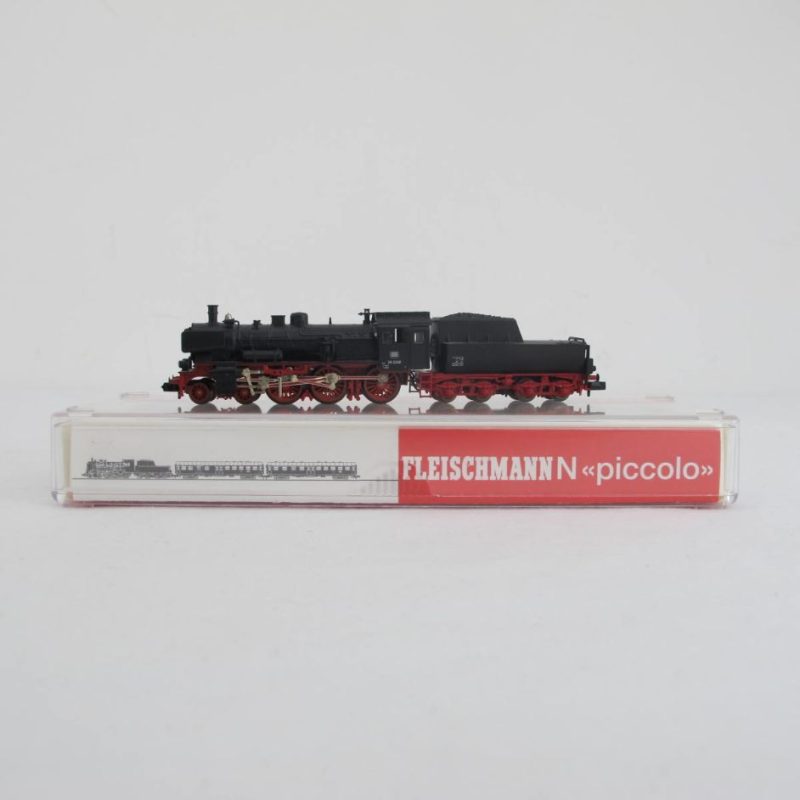 Towed tender locomotive BR 38.10-40, type 2'C h2, black