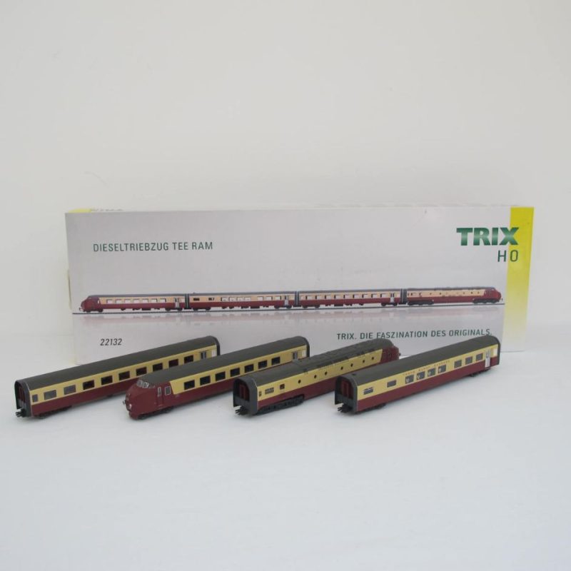 NS four-part diesel TEE set RAm trainset