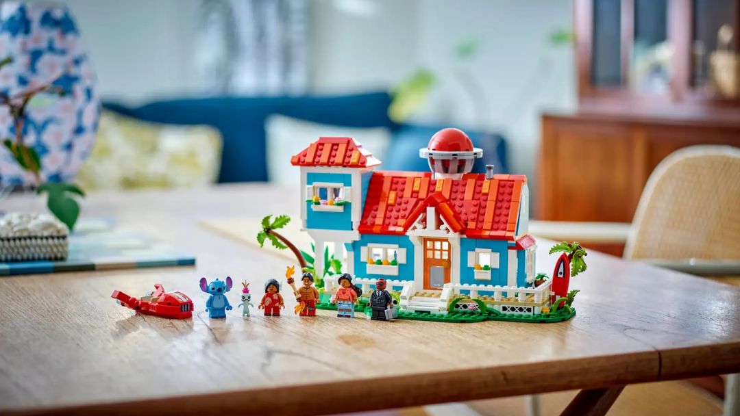 LEGO Lilo & Stitch Beach House LEGO Disney 43268 Lilo & Stitch Beach House