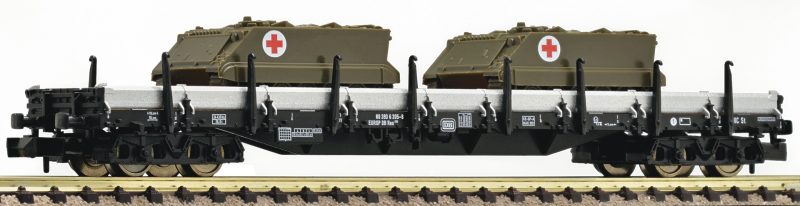 Flat wagon type Res 686 of the DB + 2 M113