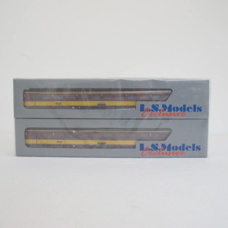 NS ICR carriage A10 Benelux 1st class and ICR Benelux B, red/yellow, 2nd class