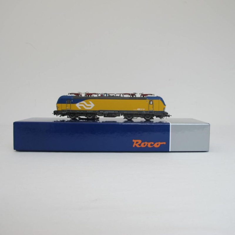 Electric locomotive Vectron 193 759 of the NS