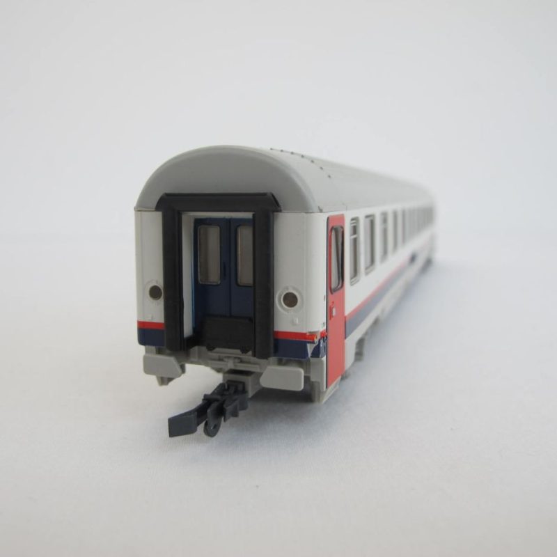 I6 - B11 second class coach. 'New look' - Image 7