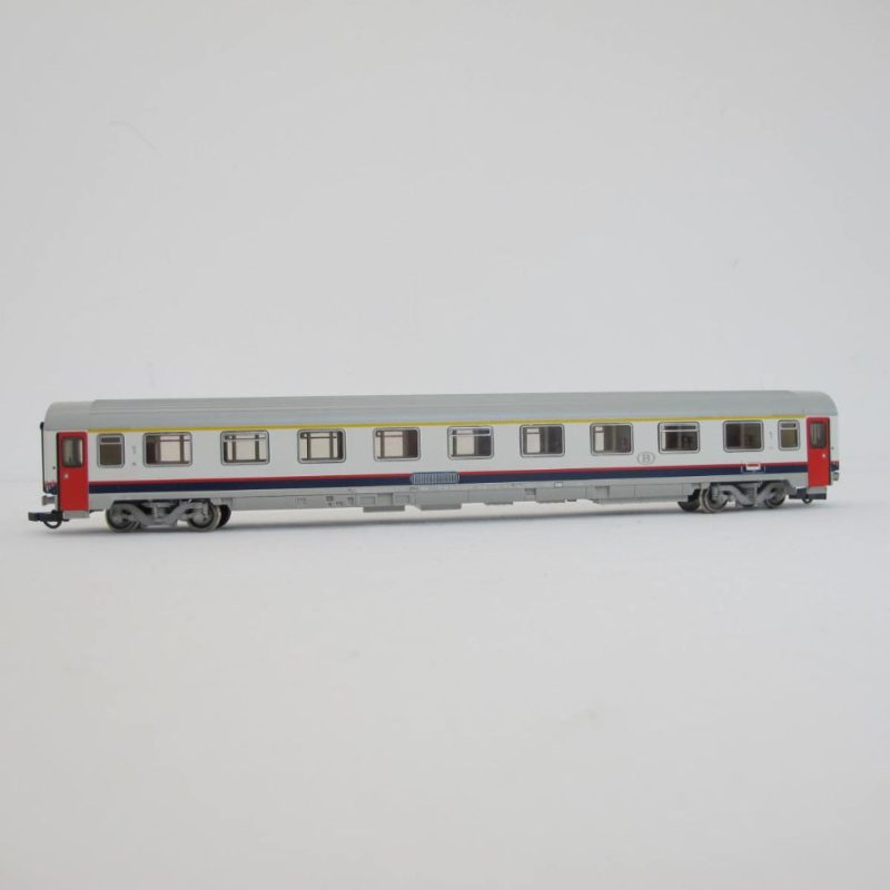 I6 - A9 first class coach. 'New look' - Image 8