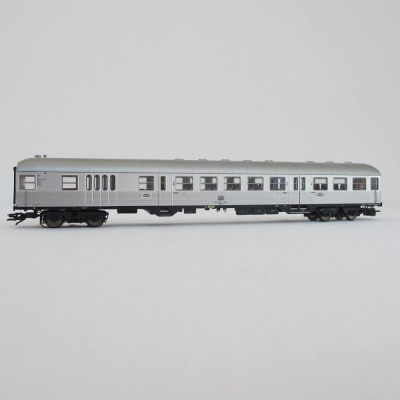Turning train for neighbourhood traffic, with BR 23 and 3 Silberling carriages - Image 19
