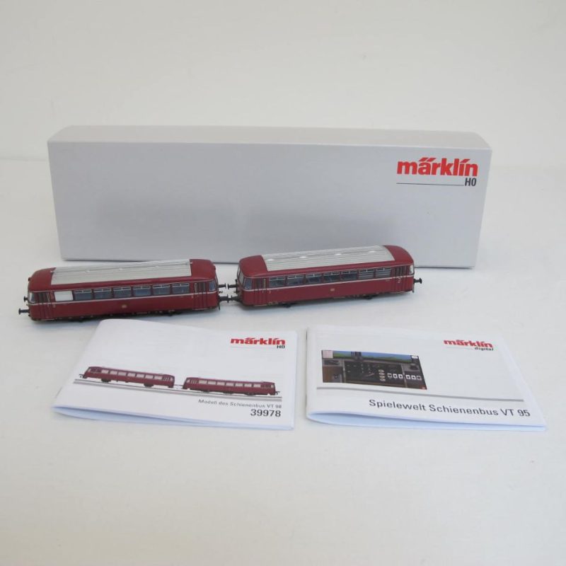 Railcar series VT 98.9 with VS 98 of the DB