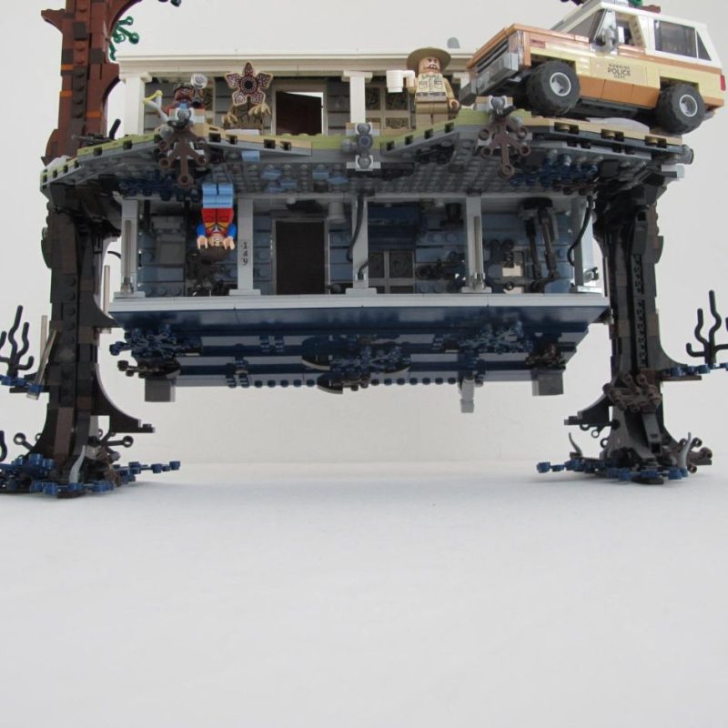 The Upside Down. Complete with instructions, no box - Image 13