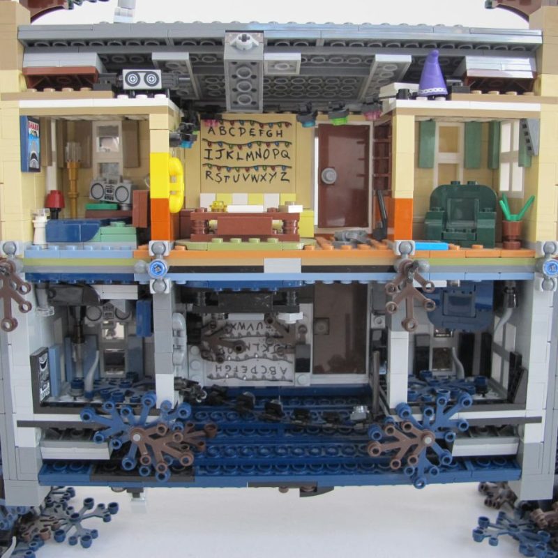 The Upside Down. Complete with instructions, no box - Image 16