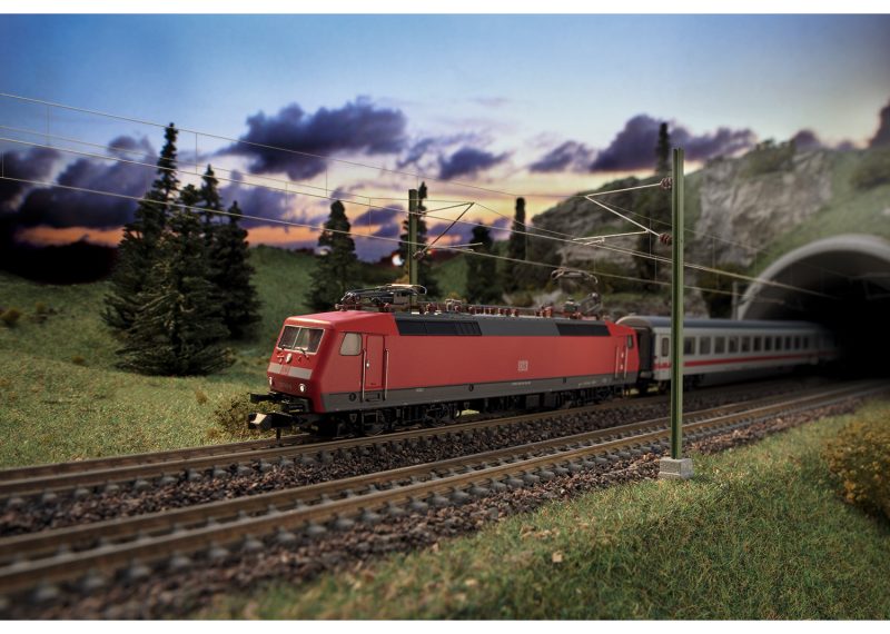 Minitrix T11150 "InterCity" Starter Set with a Class 120