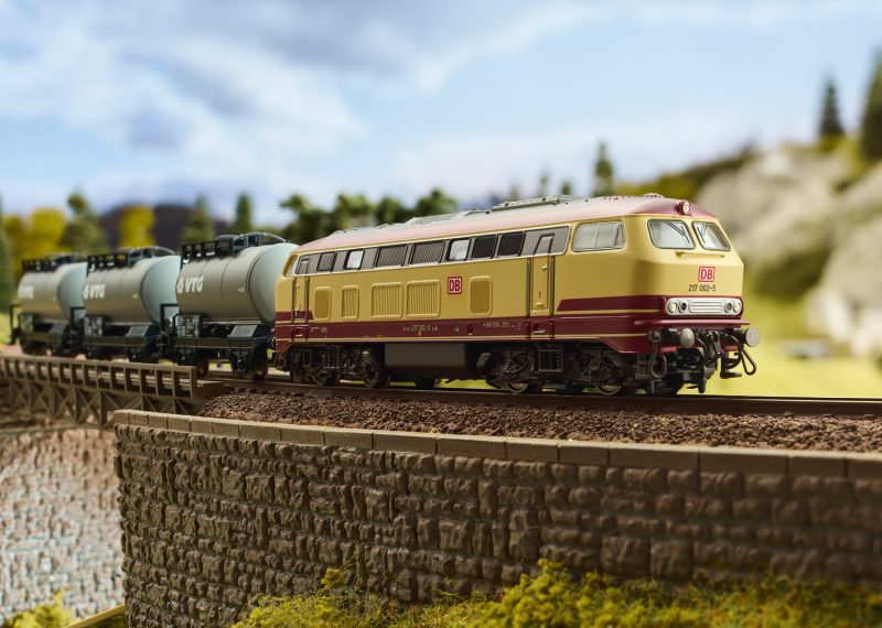 Minitrix T11160 "Freight Train" Digital Starter Set with a Class 217