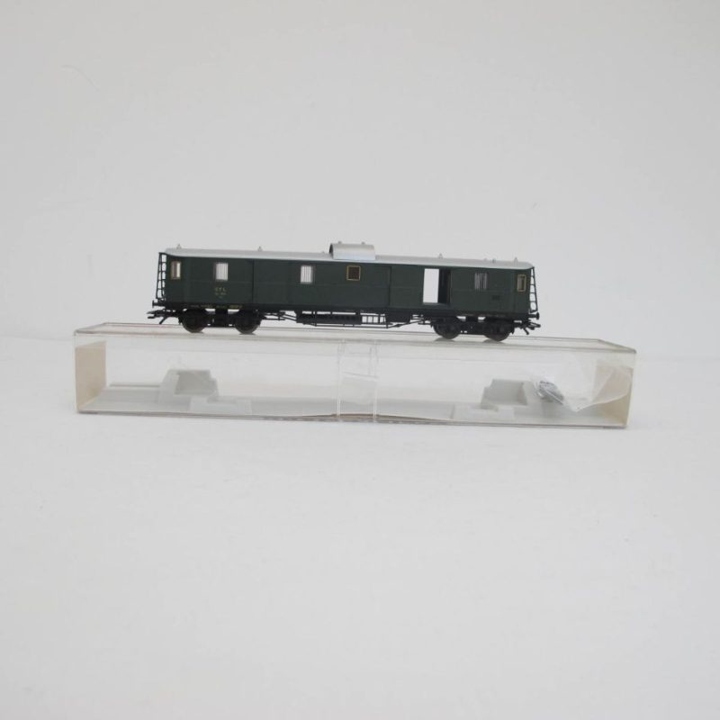 Green CFL luggage trolley