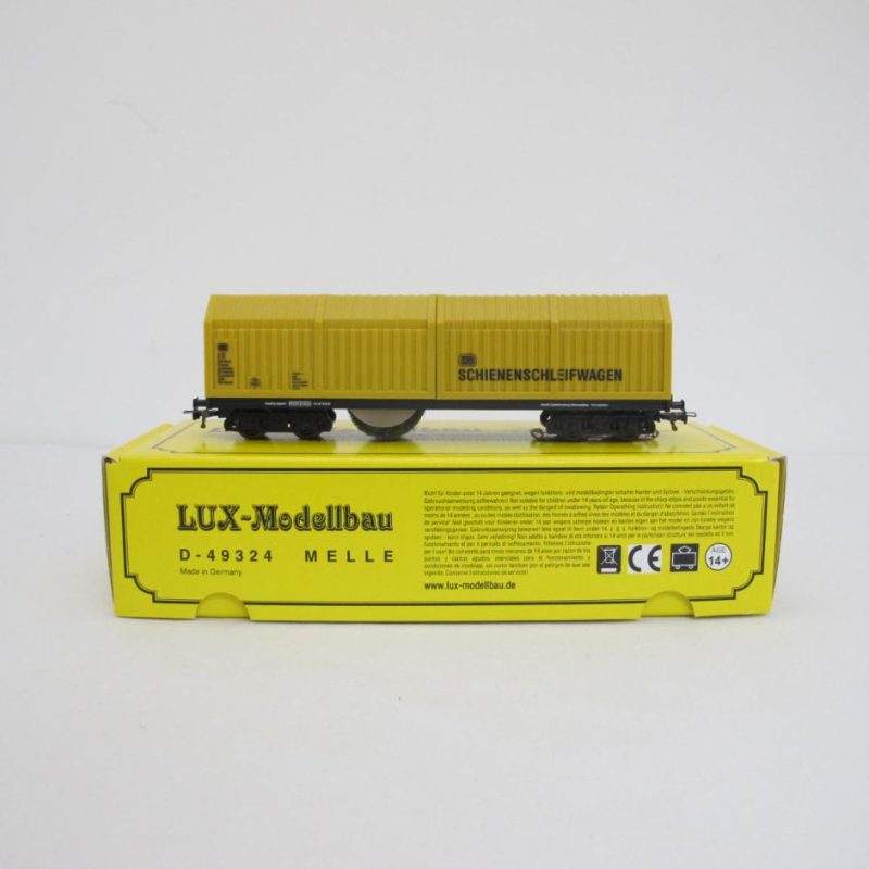 Track and catenary sleeper car for all analogue and digital AC H0 track and control systems.