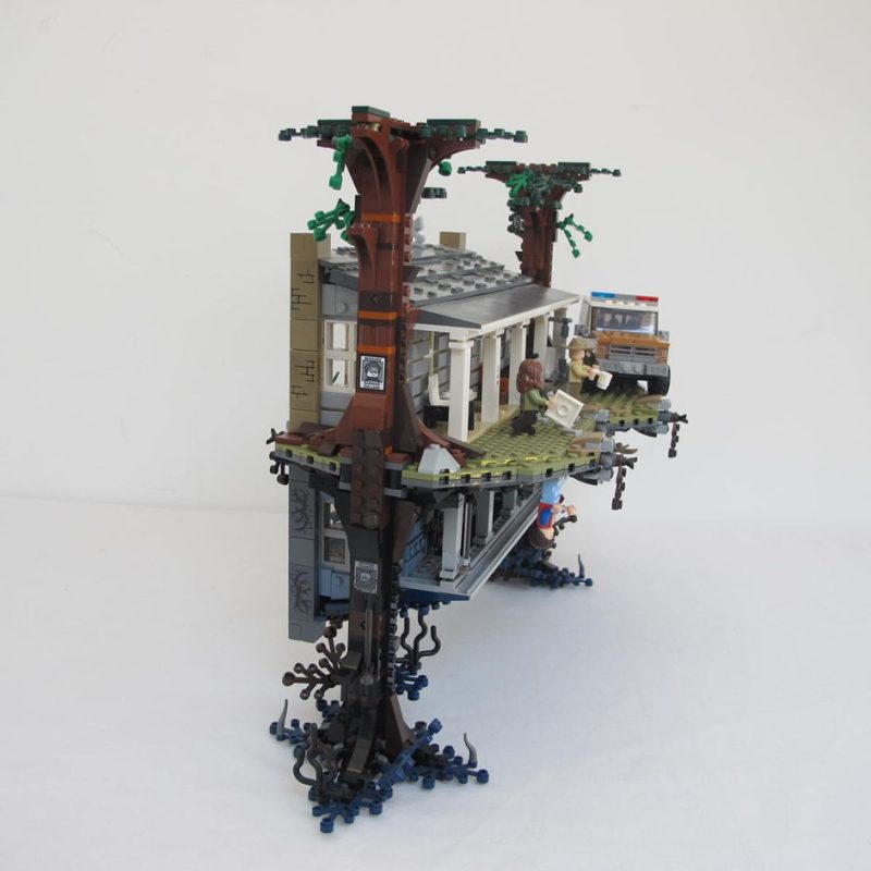 The Upside Down. Complete with instructions, no box - Image 8
