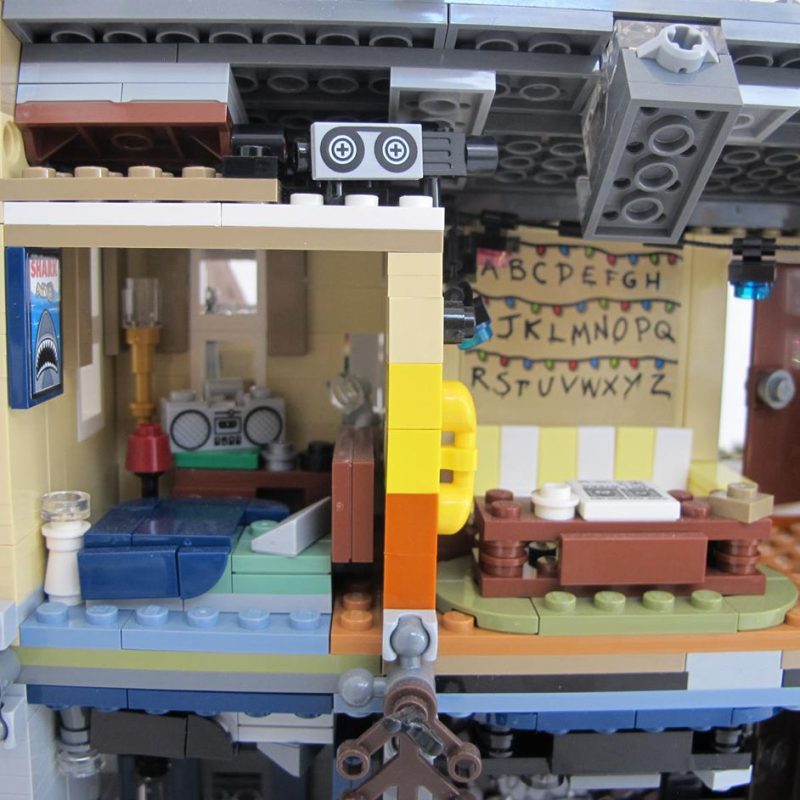The Upside Down. Complete with instructions, no box - Image 10